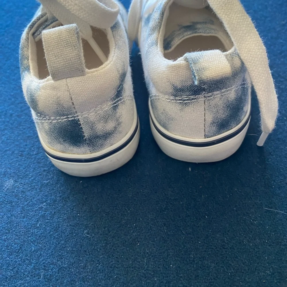 GYMBOREE tie dye sneakers! Like NEW/see pic🤩barely worn!! Unisex 💙🤍